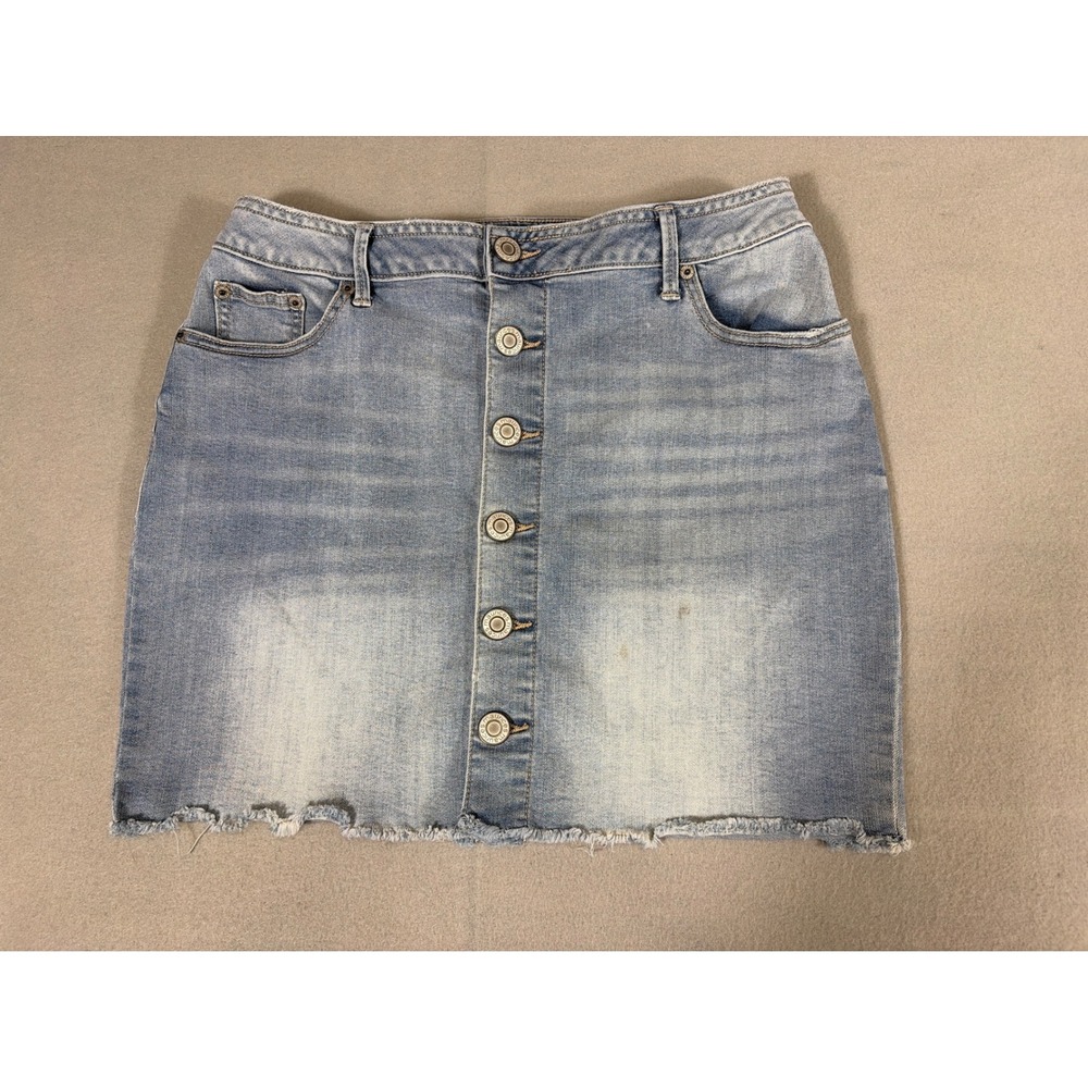 Maurices‎ Womens Size 12 Light Wash Button Front Denim Mini Skirt Frayed Hem